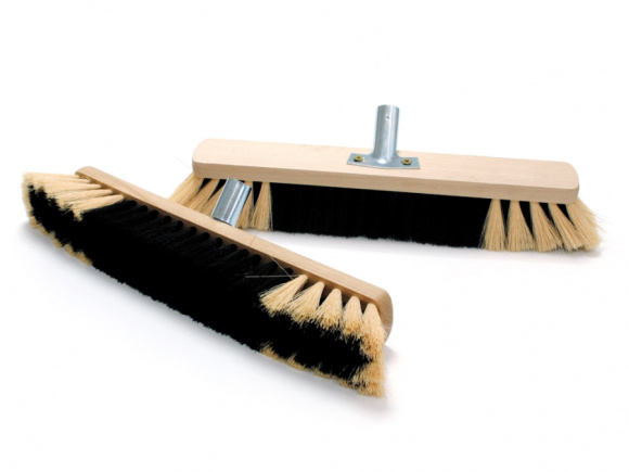 Zmeták drevený 80cm s kovaním